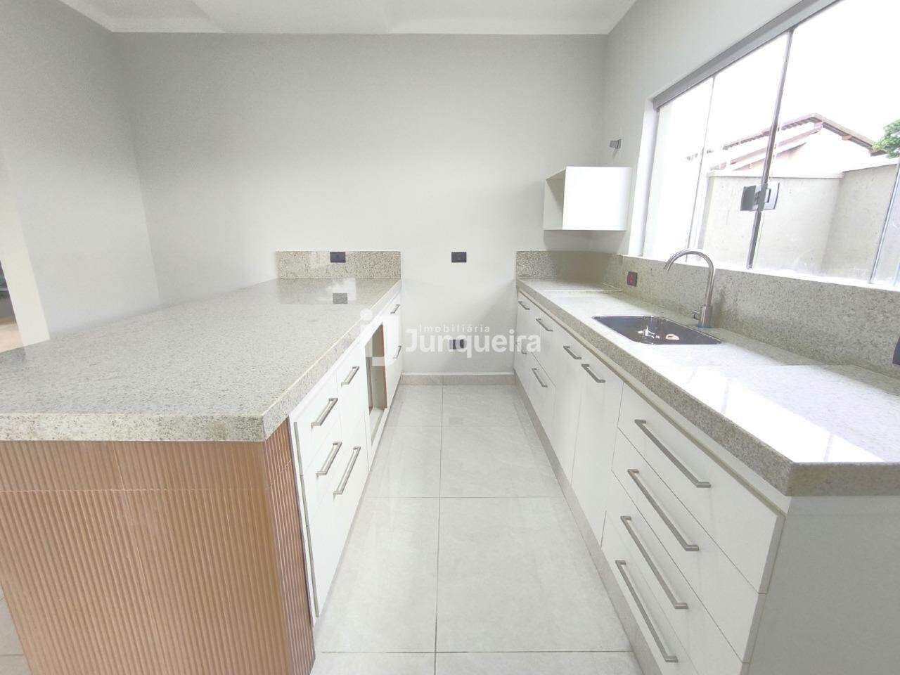 Casa em Condomínio à venda no Parque dos Ypes , 3 quartos, sendo 1 suíte, 4 vagas, no bairro Parque dos Ypes em Piracicaba - SP