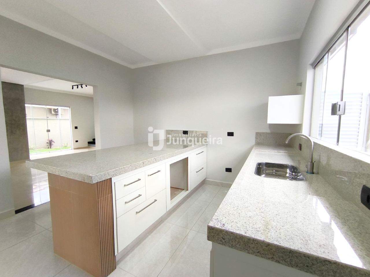 Casa em Condomínio à venda no Parque dos Ypes , 3 quartos, sendo 1 suíte, 4 vagas, no bairro Parque dos Ypes em Piracicaba - SP