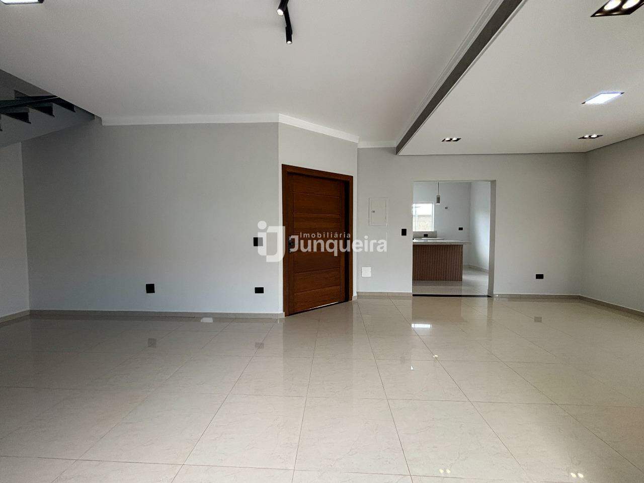 Casa em Condomínio à venda no Parque dos Ypes , 3 quartos, sendo 1 suíte, 4 vagas, no bairro Parque dos Ypes em Piracicaba - SP