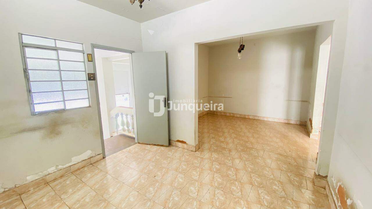 Casa à venda, 2 quartos, 2 vagas, no bairro Vila Rezende em Piracicaba - SP