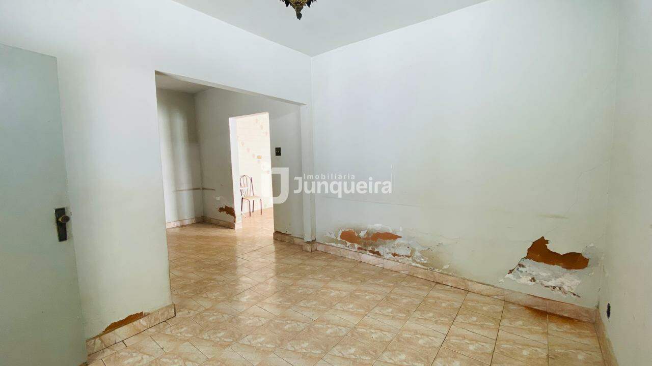 Casa à venda, 2 quartos, 2 vagas, no bairro Vila Rezende em Piracicaba - SP