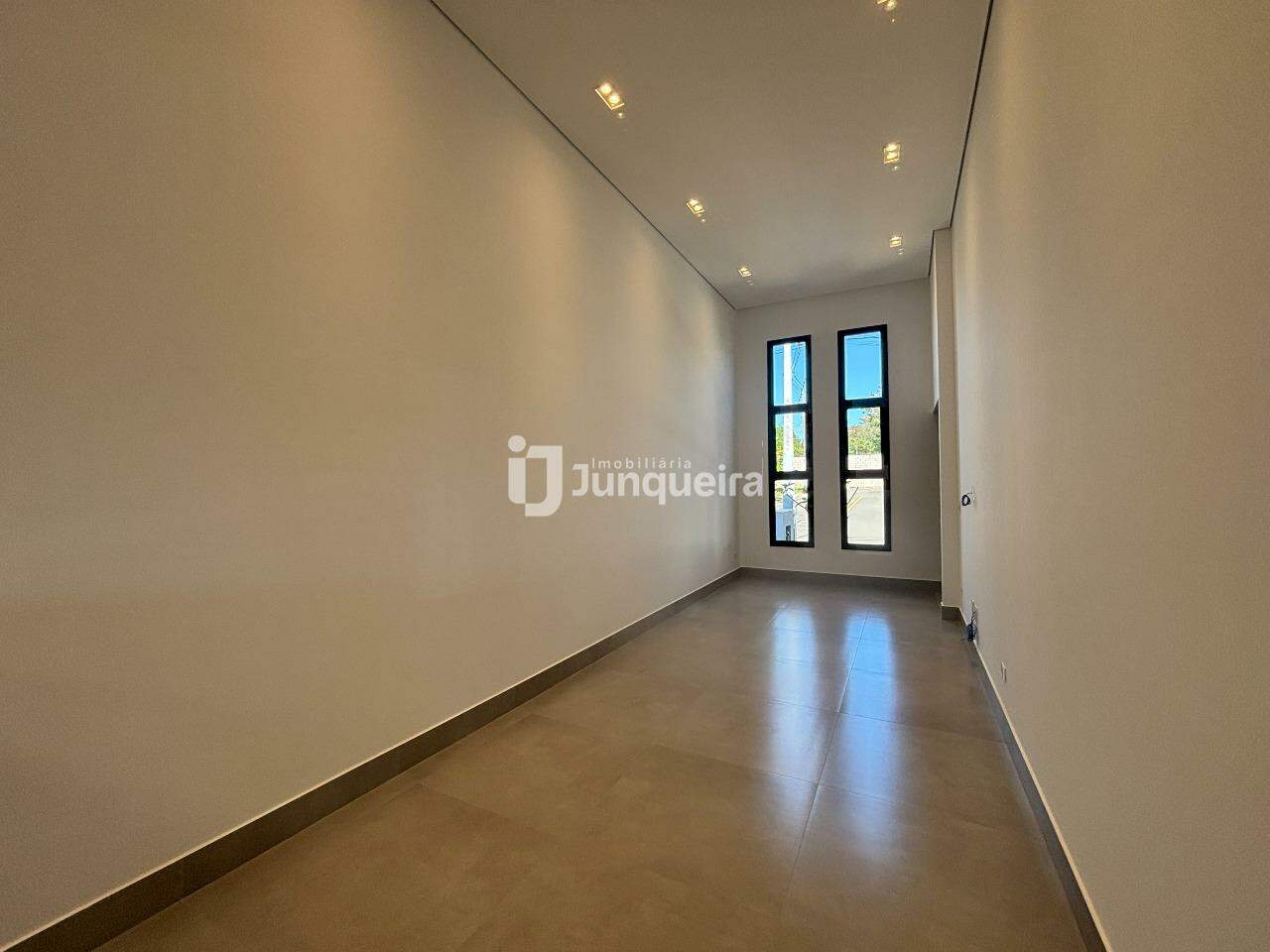 Casa em Condomínio à venda no Mônaco, 3 quartos, sendo 1 suíte, 2 vagas, no bairro Mônaco  em Piracicaba - SP