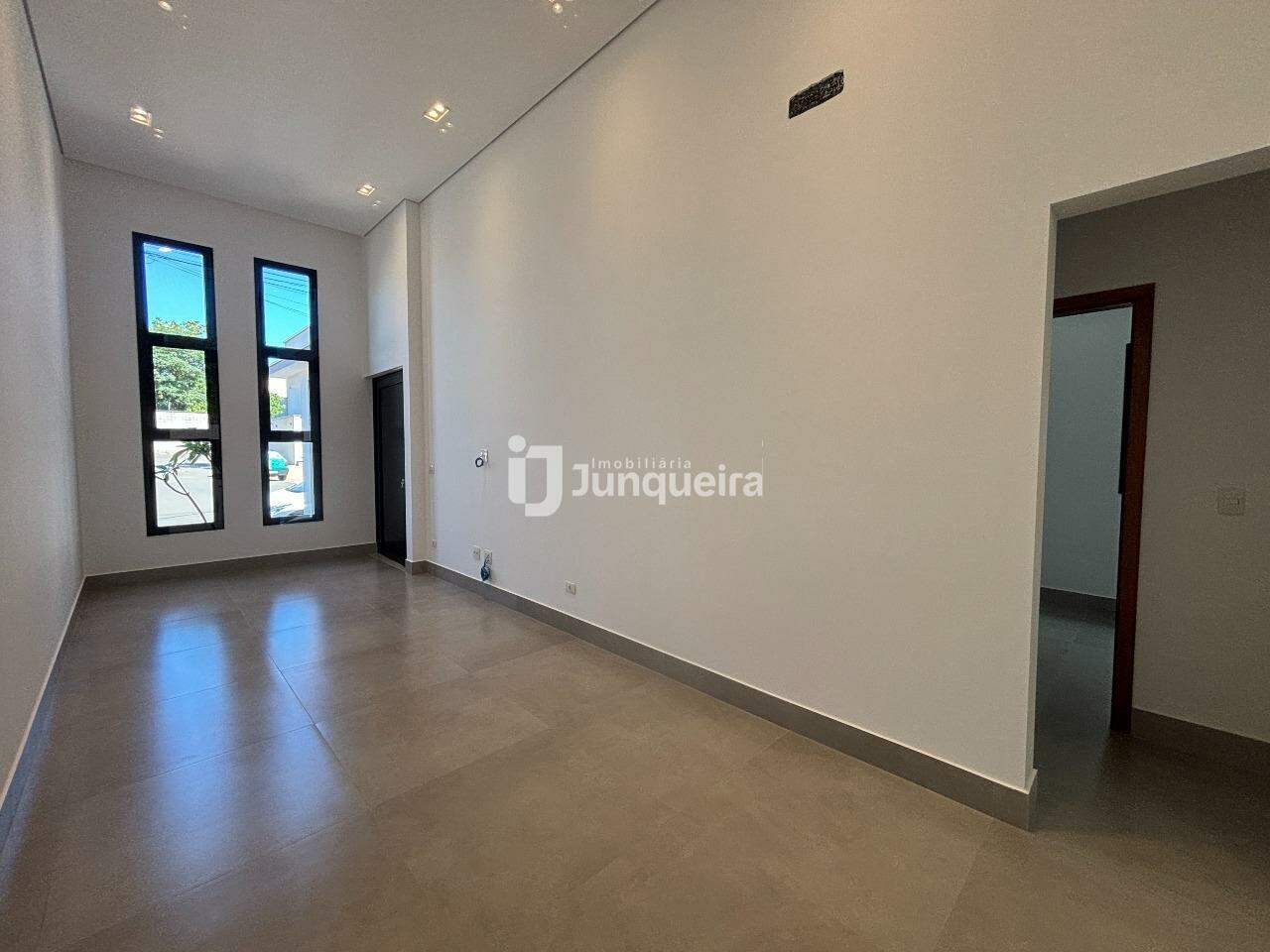 Casa em Condomínio à venda no Mônaco, 3 quartos, sendo 1 suíte, 2 vagas, no bairro Mônaco  em Piracicaba - SP