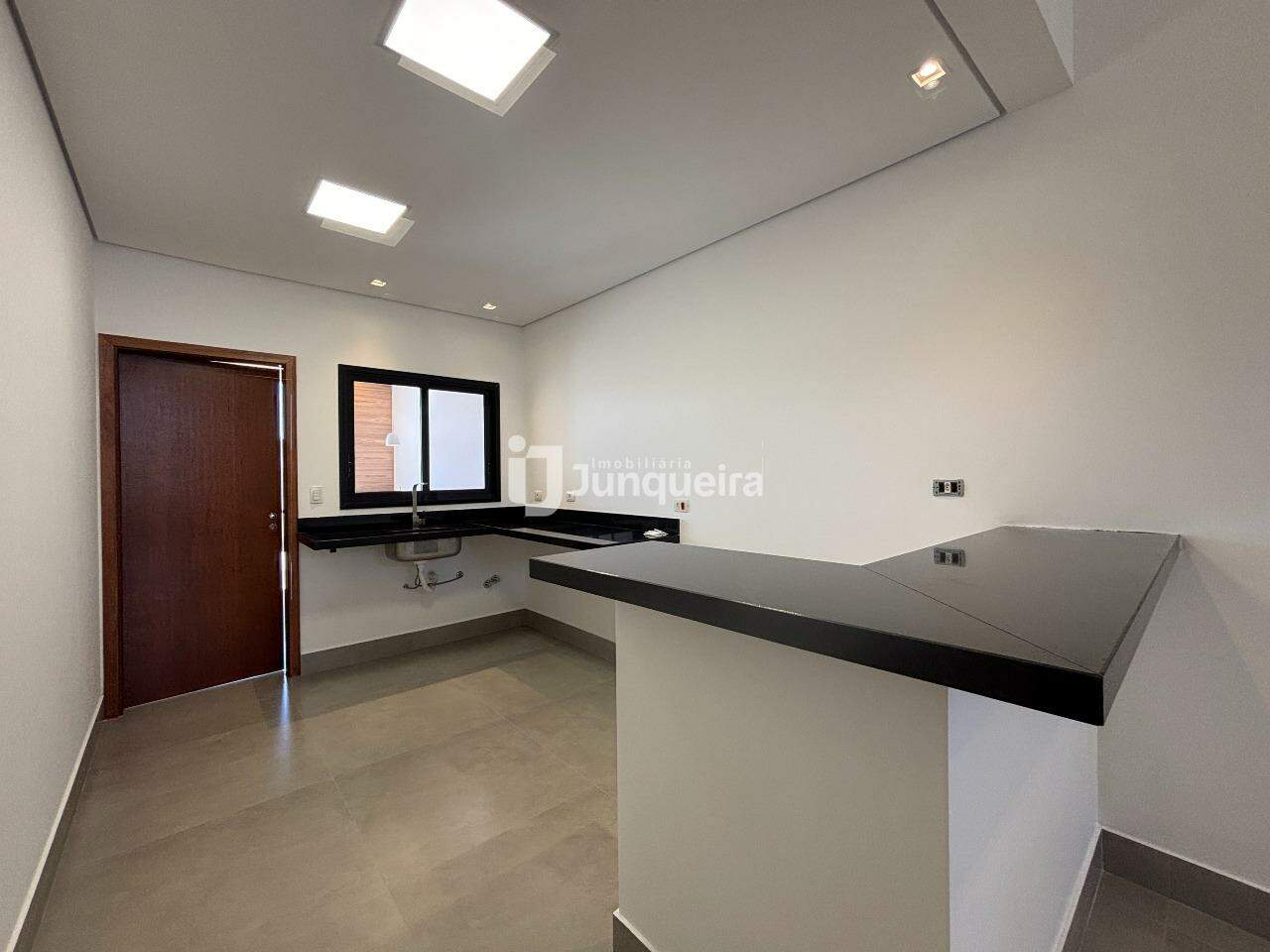 Casa em Condomínio à venda no Mônaco, 3 quartos, sendo 1 suíte, 2 vagas, no bairro Mônaco  em Piracicaba - SP