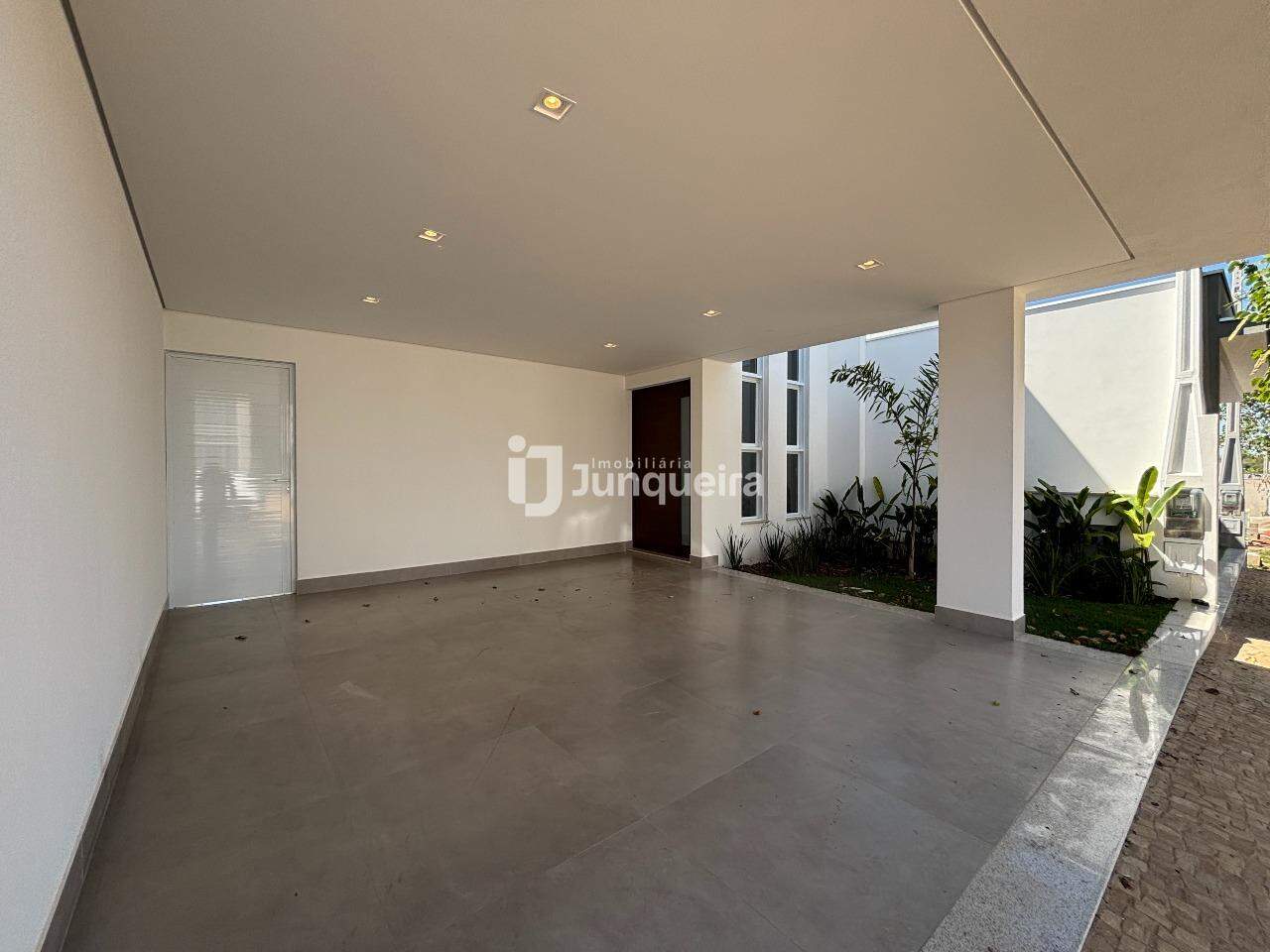 Casa em Condomínio à venda no Mônaco, 3 quartos, sendo 1 suíte, 2 vagas, no bairro Mônaco  em Piracicaba - SP