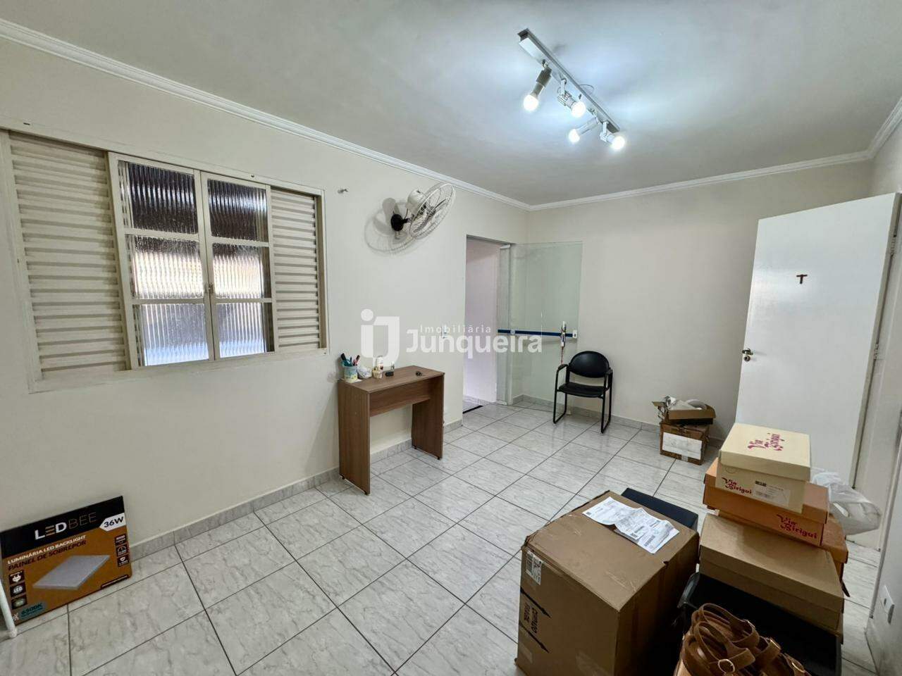 Casa à venda, 2 quartos, 2 vagas, no bairro Vila Rezende em Piracicaba - SP