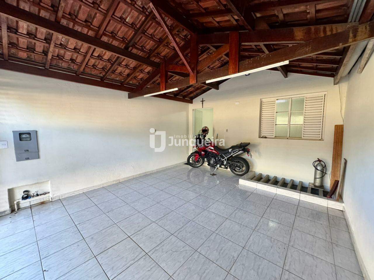 Casa à venda, 2 quartos, 2 vagas, no bairro Vila Rezende em Piracicaba - SP