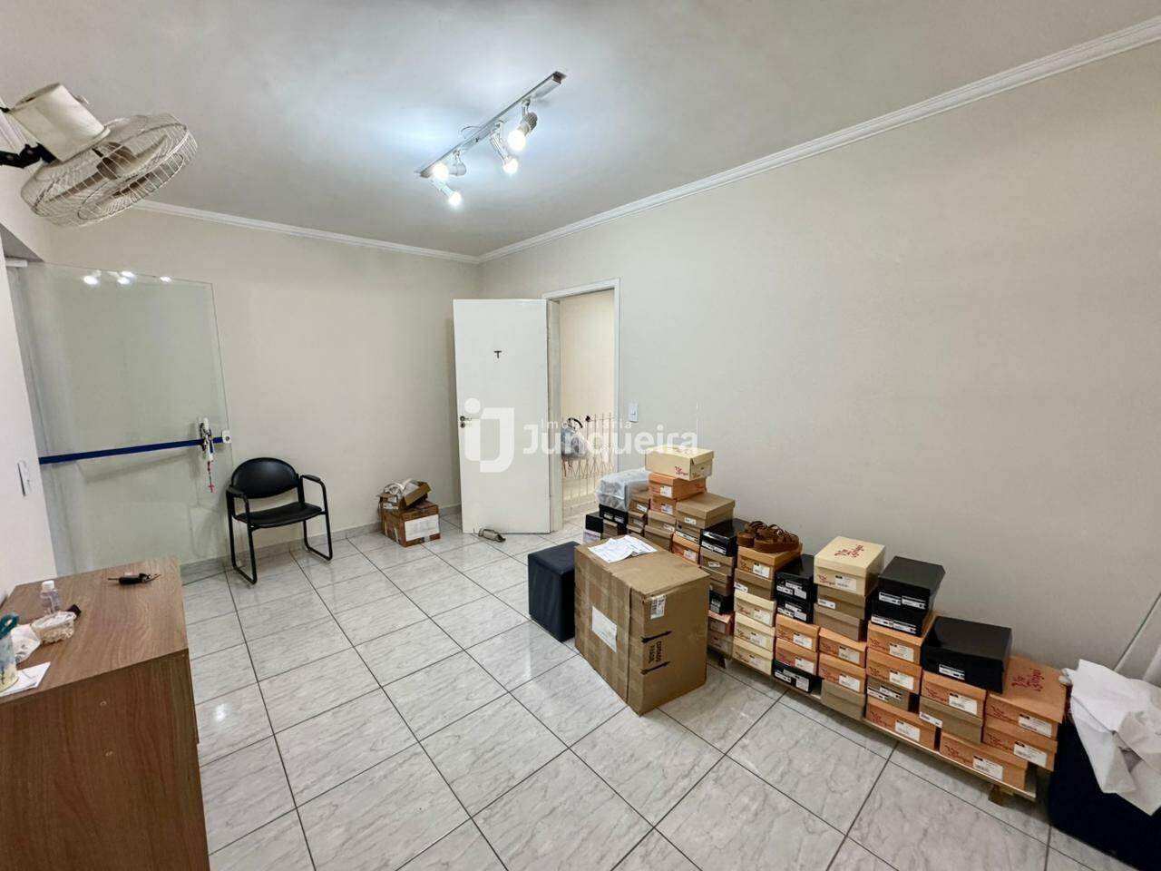 Casa à venda, 2 quartos, 2 vagas, no bairro Vila Rezende em Piracicaba - SP