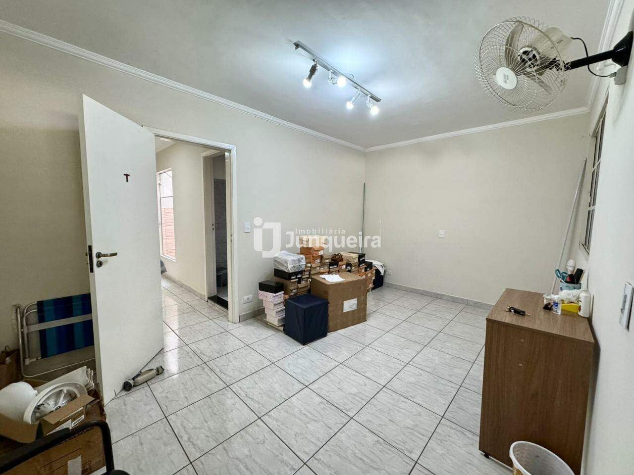 Casa à venda, 2 quartos, 2 vagas, no bairro Vila Rezende em Piracicaba - SP