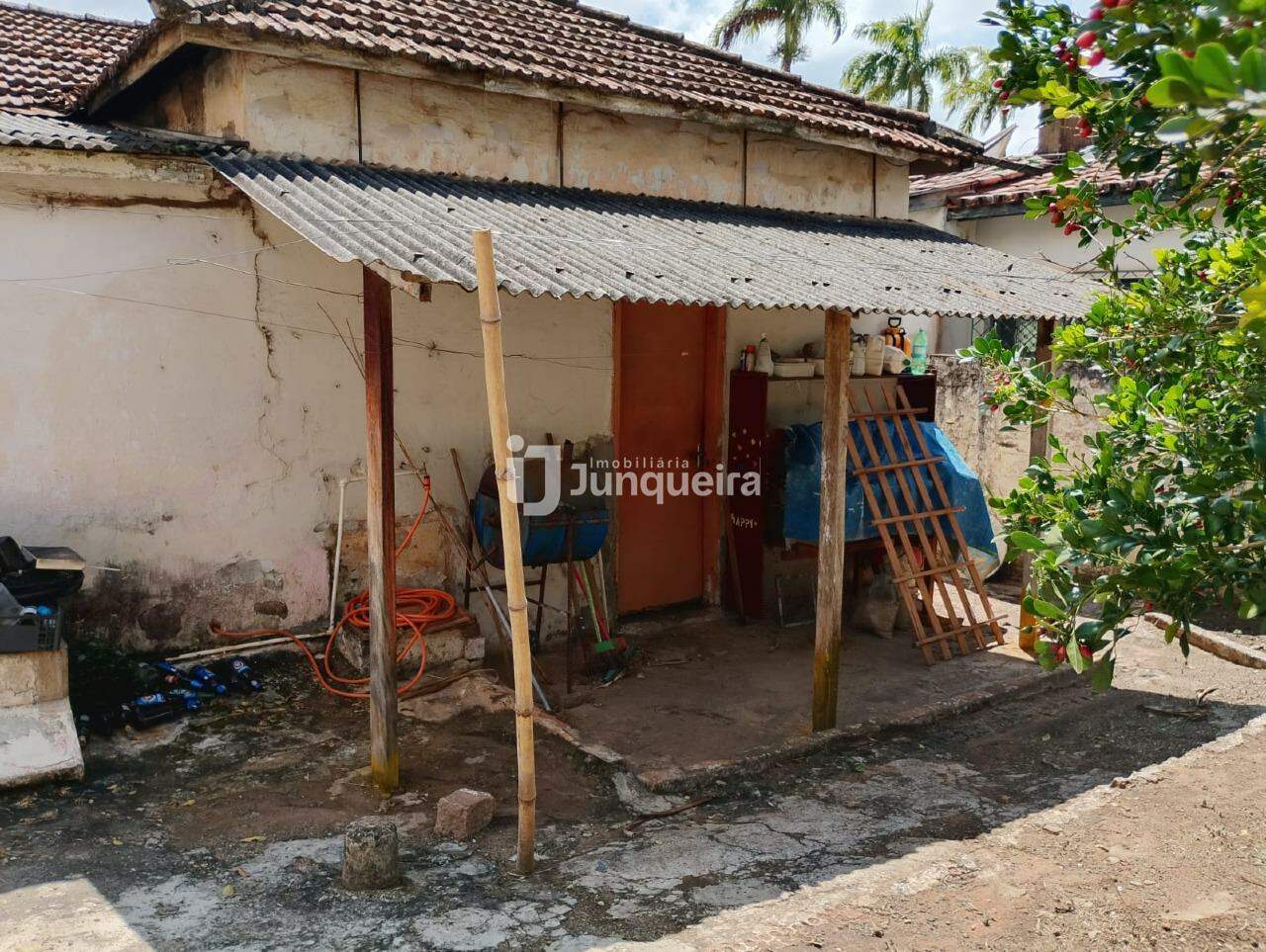 Terreno à venda, no bairro Centro em Rio das Pedras - SP