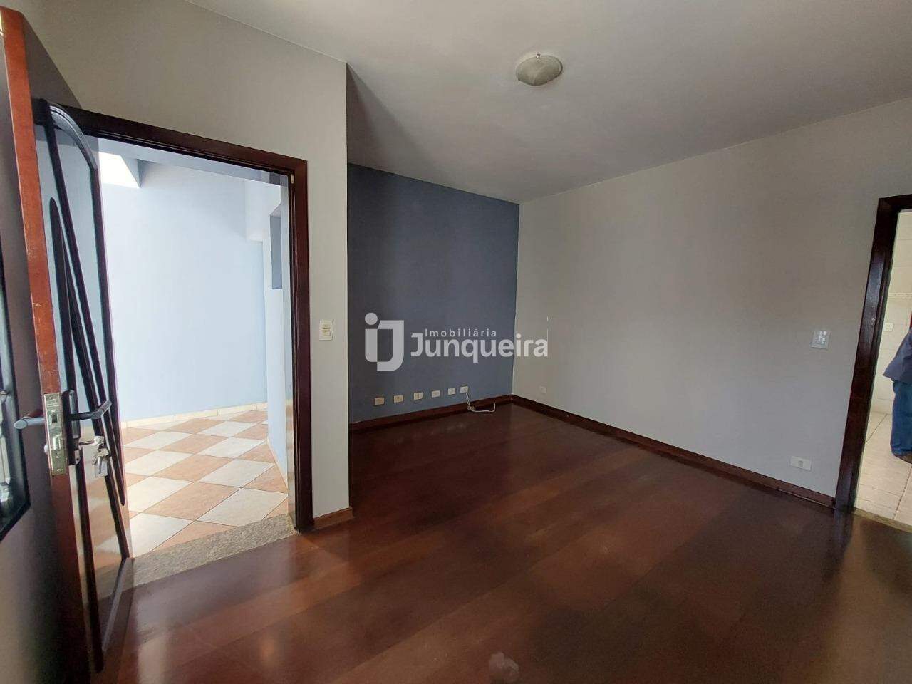 Casa para alugar, 2 quartos, sendo 1 suíte, 1 vaga, no bairro Água Branca em Piracicaba - SP