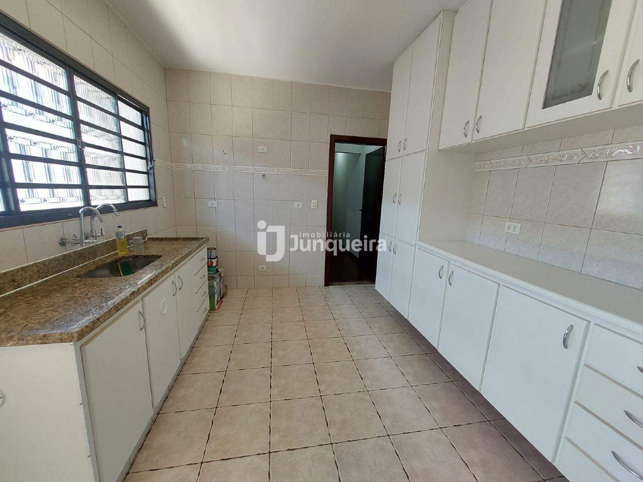 Casa para alugar, 2 quartos, sendo 1 suíte, 1 vaga, no bairro Água Branca em Piracicaba - SP