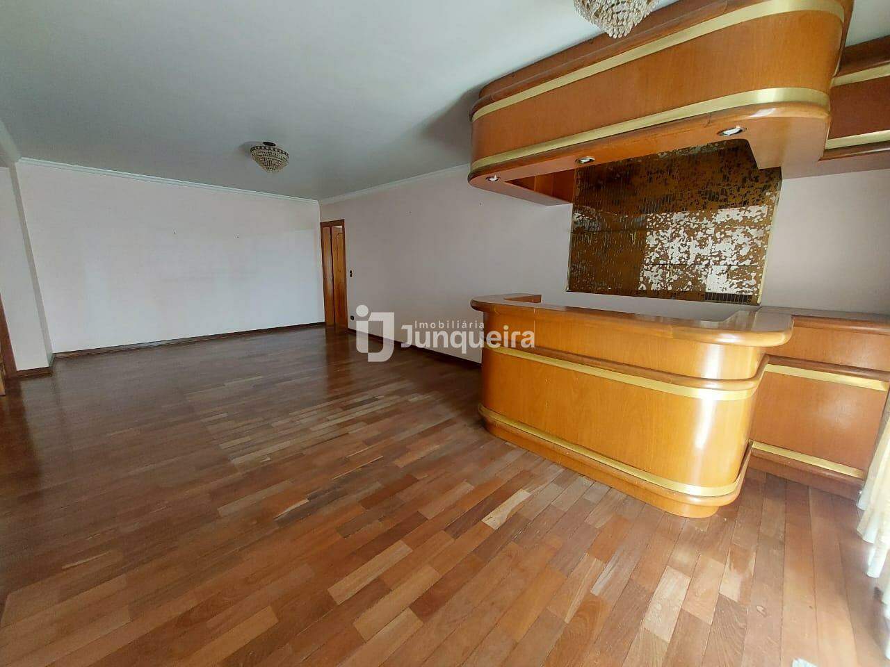 Apartamento para alugar no Edifício Paul Ricard, 3 quartos, sendo 1 suíte, 2 vagas, no bairro Cidade Alta em Piracicaba - SP