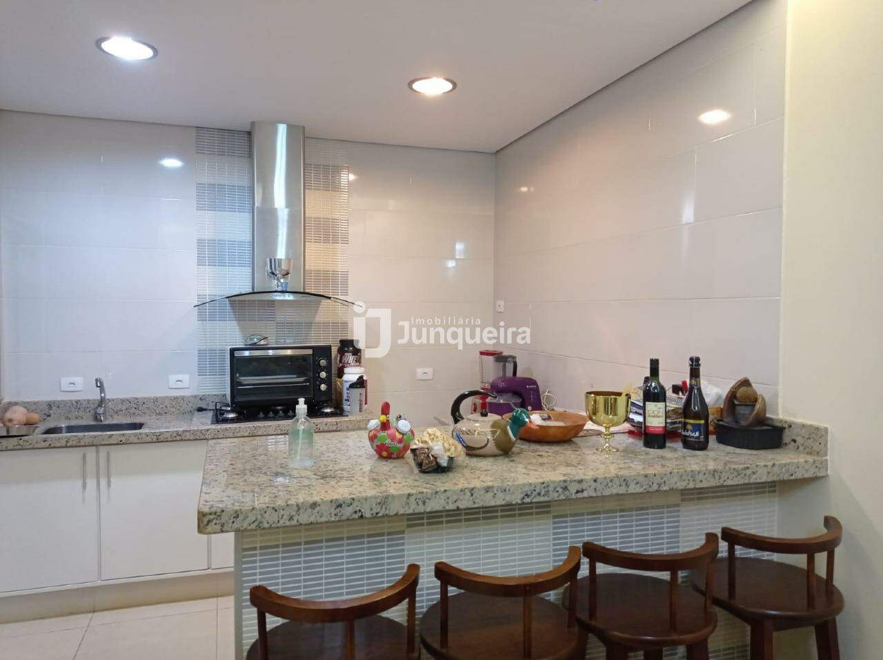 Casa à venda, 3 quartos, sendo 1 suíte, 2 vagas, no bairro Prezoto em Piracicaba - SP