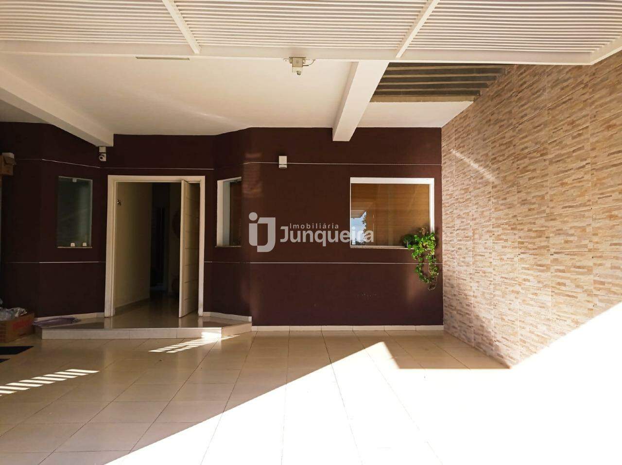 Casa à venda, 3 quartos, sendo 1 suíte, 2 vagas, no bairro Prezoto em Piracicaba - SP