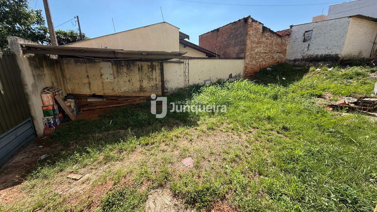 Casa para alugar, 1 quarto, 1 vaga, no bairro Jaraguá em Piracicaba - SP