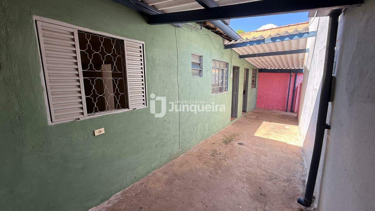 Casa para alugar, 1 quarto, 1 vaga, no bairro Jaraguá em Piracicaba - SP