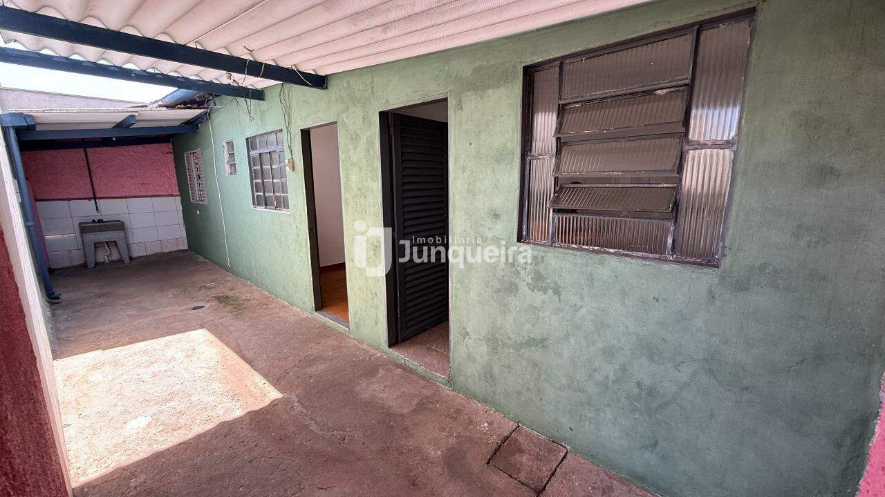Casa para alugar, 1 quarto, 1 vaga, no bairro Jaraguá em Piracicaba - SP