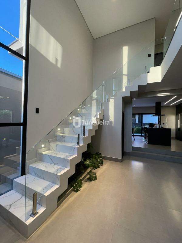 Casa em Condomínio à venda no Villa D'Aquila, 3 quartos, sendo 3 suítes, 4 vagas, no bairro Villa Dáquila em Piracicaba - SP