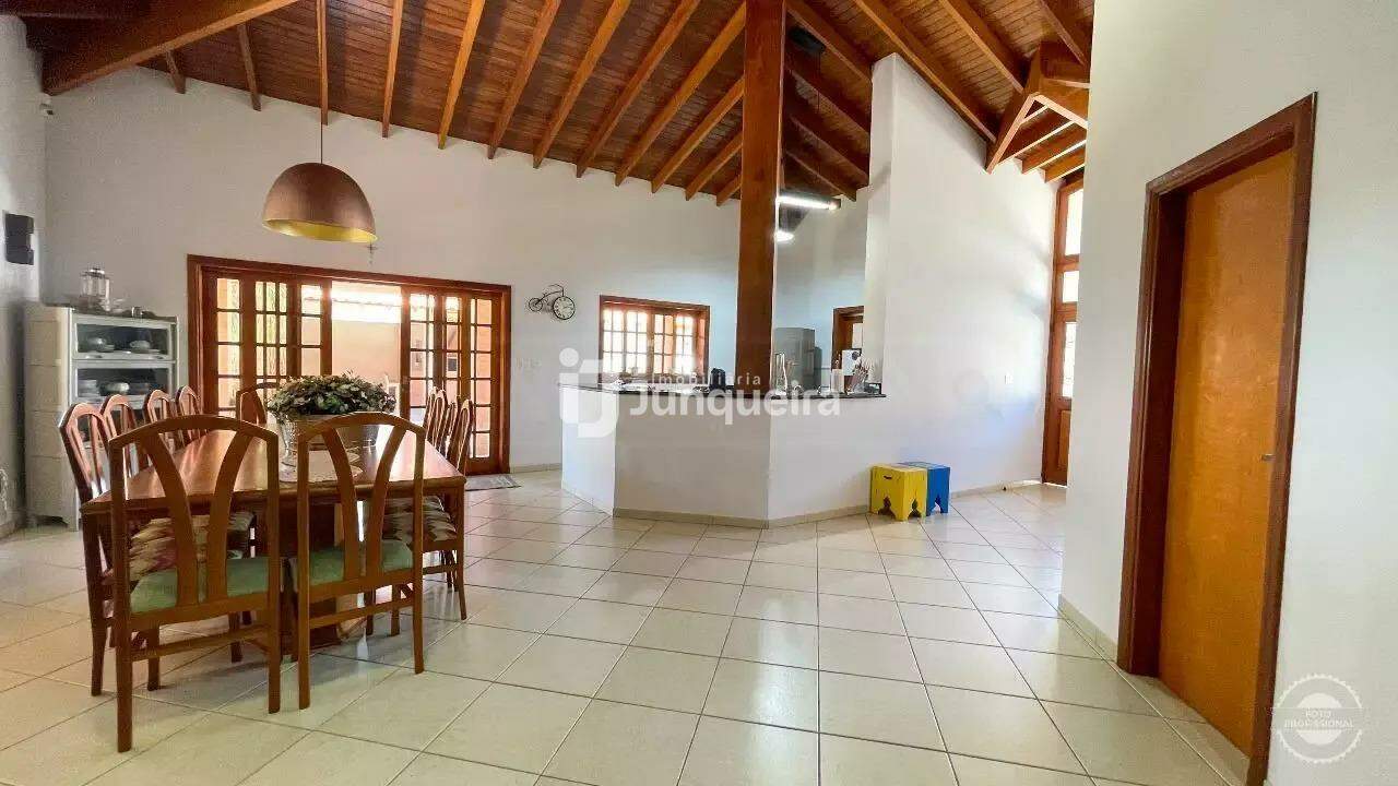 Casa em Condomínio para alugar no Colinas do Piracicaba , 4 quartos, sendo 1 suíte, 5 vagas, no bairro Colinas do Piracicaba (Ártemis) em Piracicaba - SP