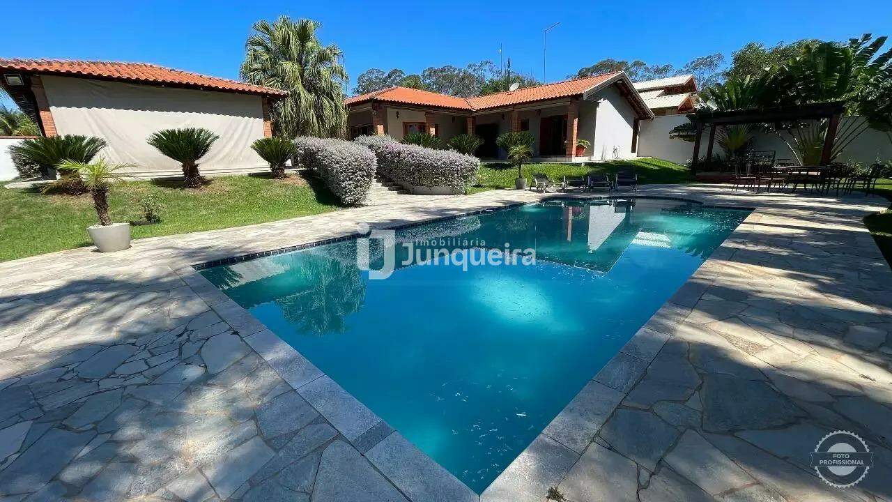 Casa em Condomínio para alugar no Colinas do Piracicaba , 4 quartos, sendo 1 suíte, 5 vagas, no bairro Colinas do Piracicaba (Ártemis) em Piracicaba - SP