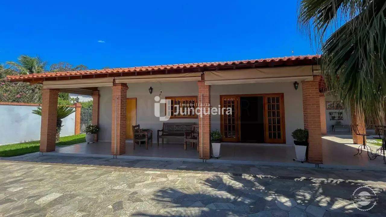 Casa em Condomínio para alugar no Colinas do Piracicaba , 4 quartos, sendo 1 suíte, 5 vagas, no bairro Colinas do Piracicaba (Ártemis) em Piracicaba - SP