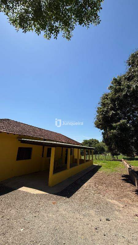 Chácara para alugar, 3 quartos, sendo 2 suítes, 1 vaga, no bairro Santa Terezinha em Piracicaba - SP