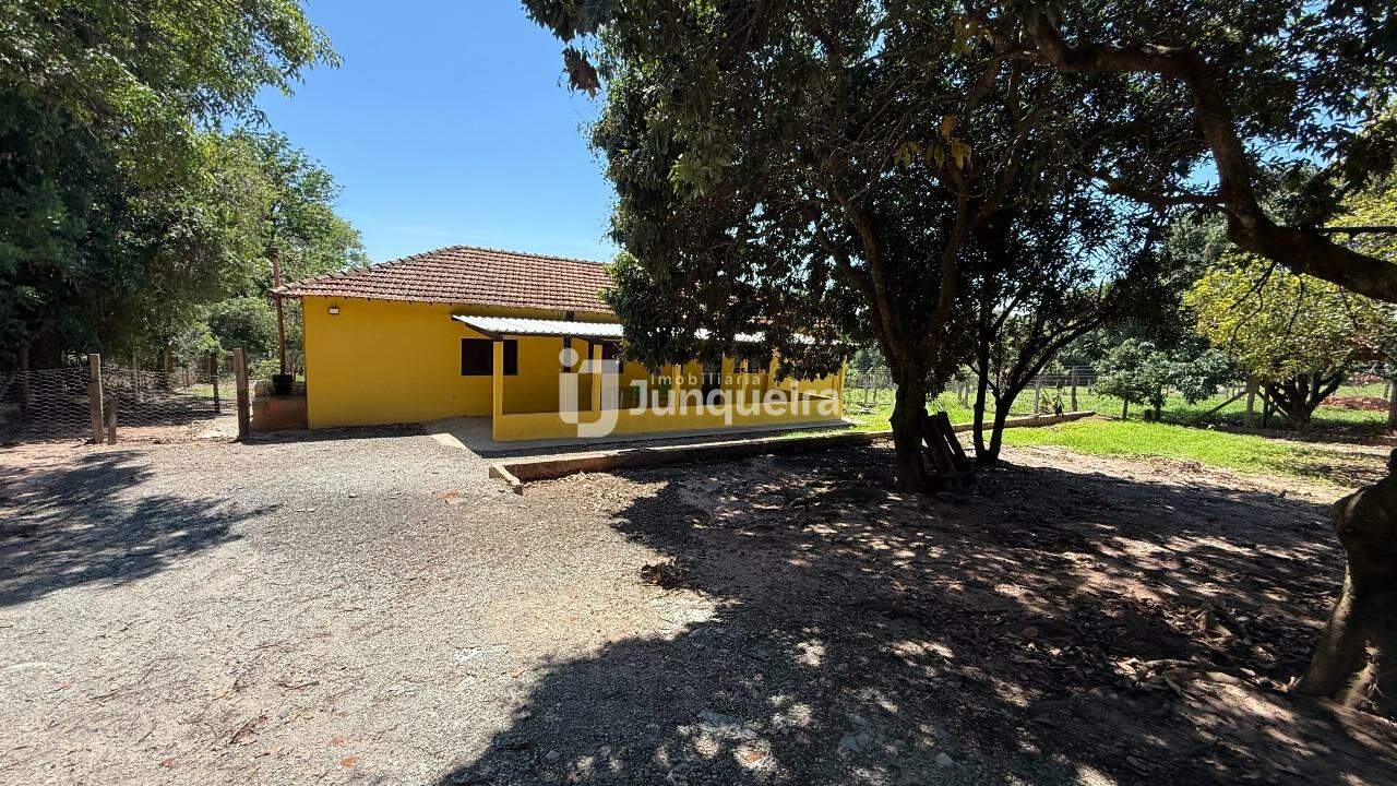 Chácara para alugar, 3 quartos, sendo 2 suítes, 1 vaga, no bairro Santa Terezinha em Piracicaba - SP