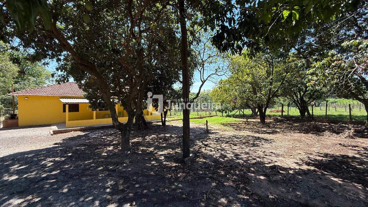 Chácara para alugar, 3 quartos, sendo 2 suítes, 1 vaga, no bairro Santa Terezinha em Piracicaba - SP