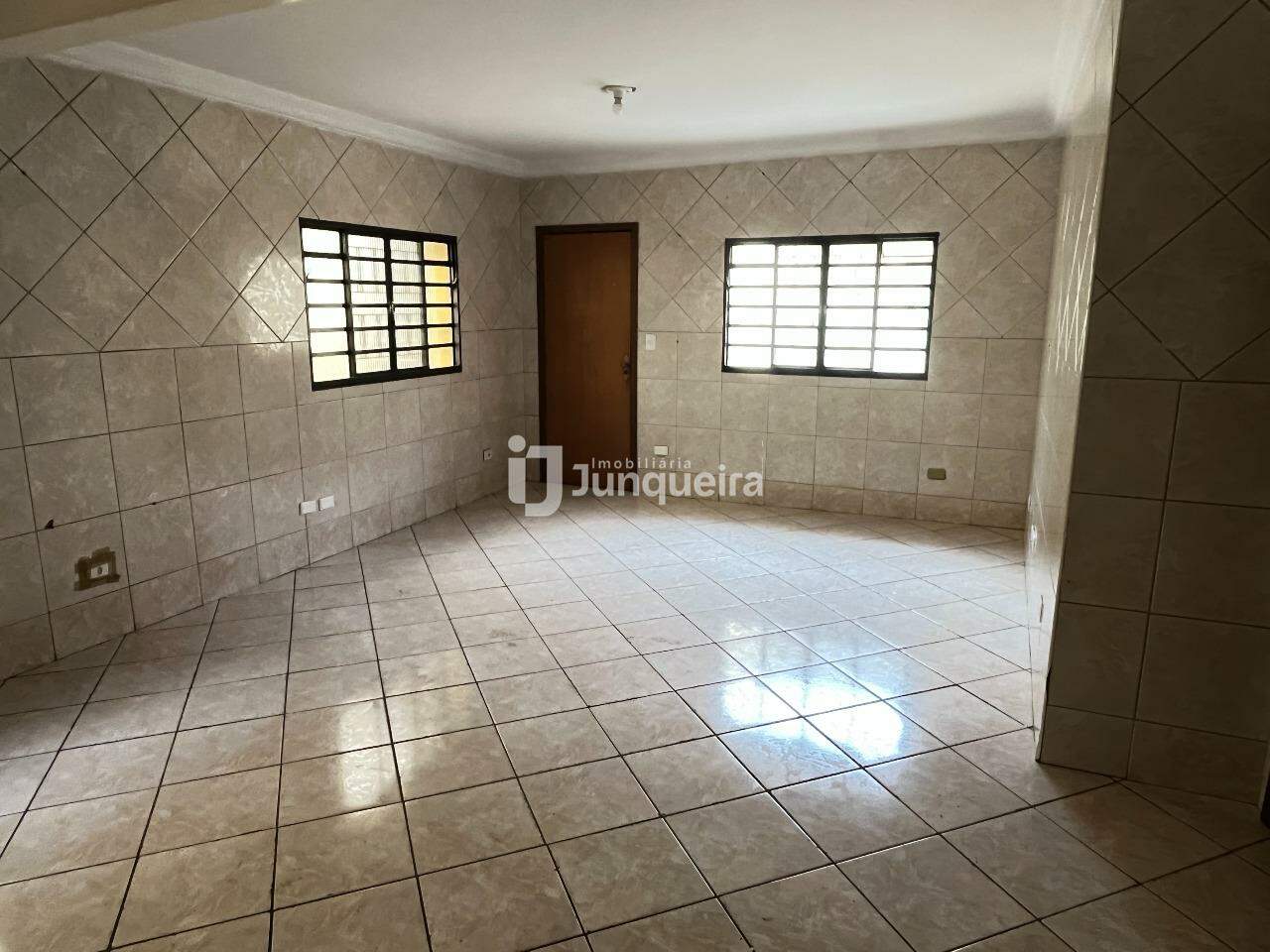 Casa à venda, 3 quartos, sendo 3 suítes, 6 vagas, no bairro Alemães em Piracicaba - SP