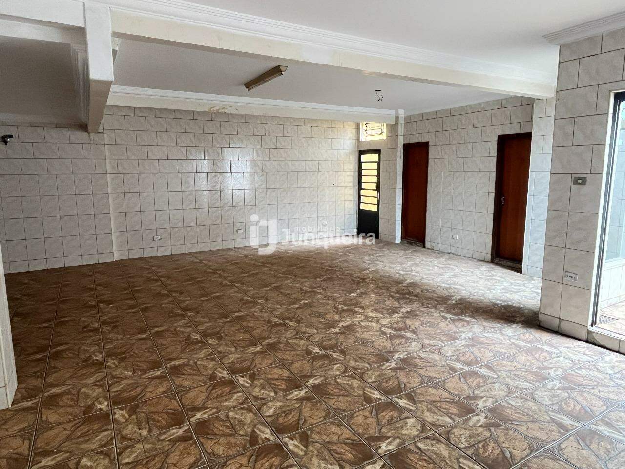 Casa à venda, 3 quartos, sendo 3 suítes, 6 vagas, no bairro Alemães em Piracicaba - SP