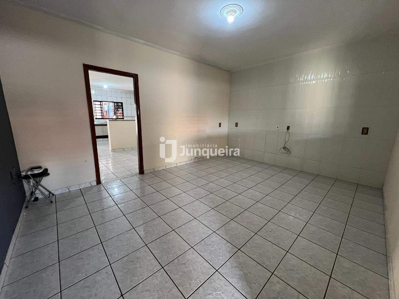 Casa para alugar, 3 quartos, sendo 1 suíte, 2 vagas, no bairro Residencial Bom Jardim em Rio das Pedras - SP