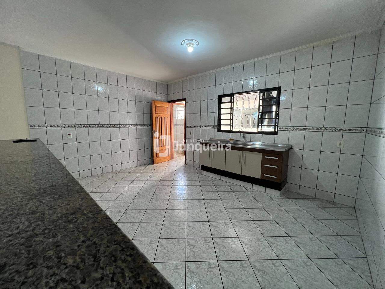 Casa para alugar, 3 quartos, sendo 1 suíte, 2 vagas, no bairro Residencial Bom Jardim em Rio das Pedras - SP