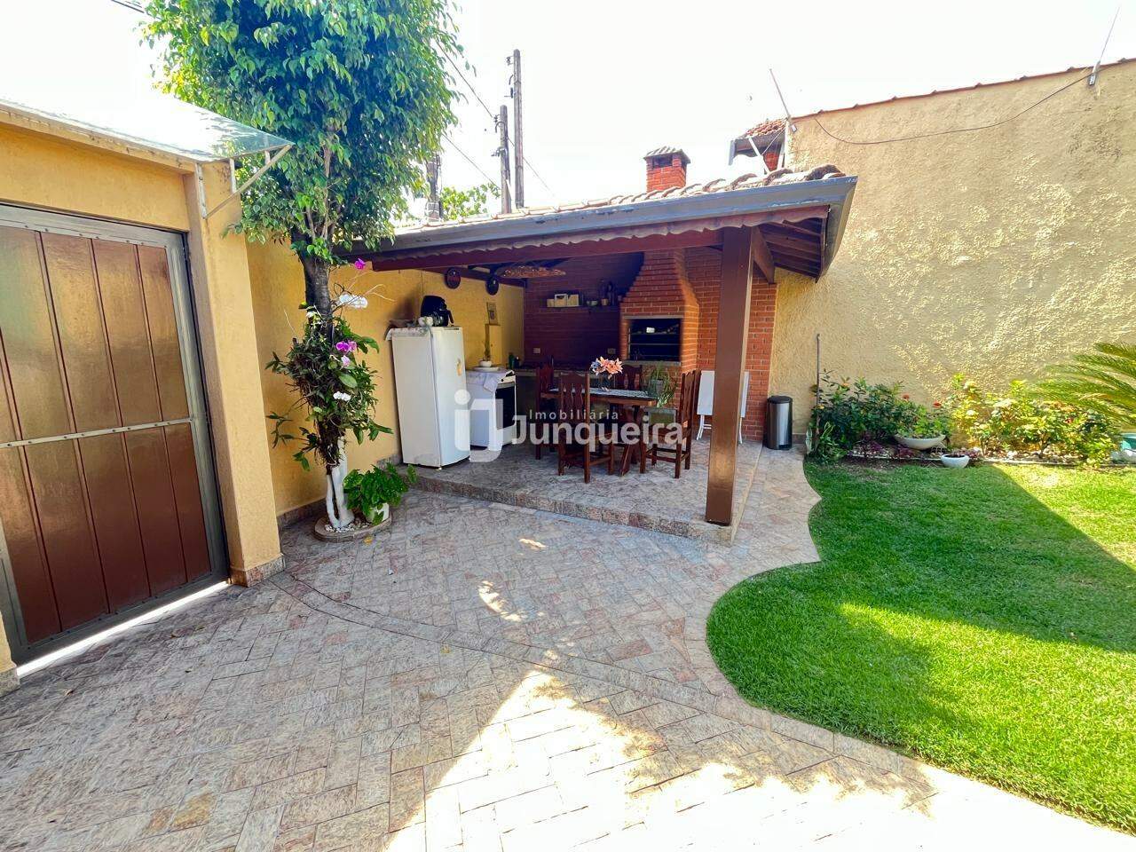 Casa à venda, 2 quartos, sendo 1 suíte, 2 vagas, no bairro Jardim Três Marias em Piracicaba - SP