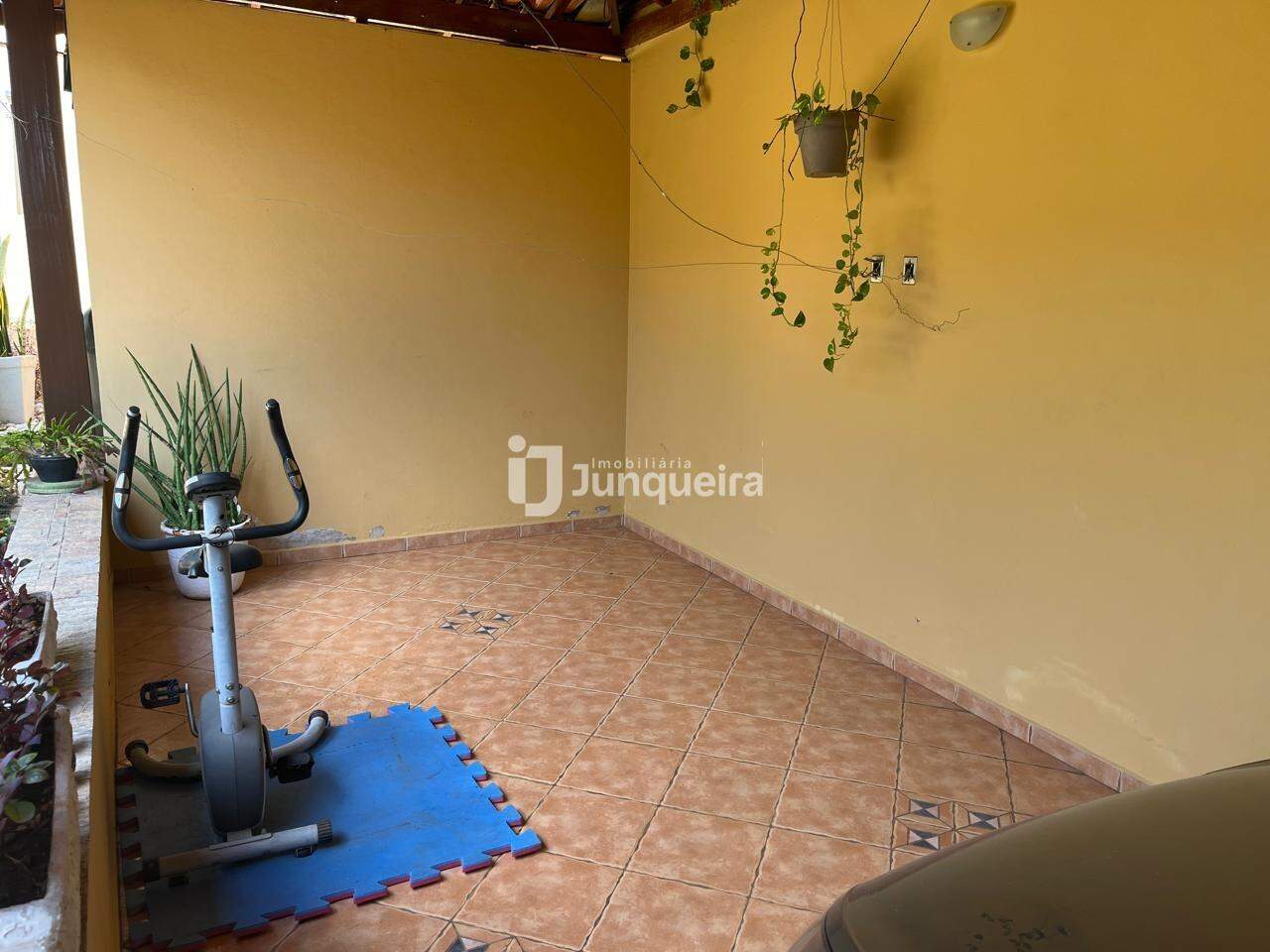 Casa à venda, 2 quartos, sendo 1 suíte, 2 vagas, no bairro Jardim Três Marias em Piracicaba - SP