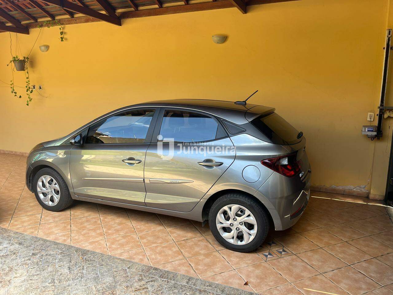 Casa à venda, 2 quartos, sendo 1 suíte, 2 vagas, no bairro Jardim Três Marias em Piracicaba - SP