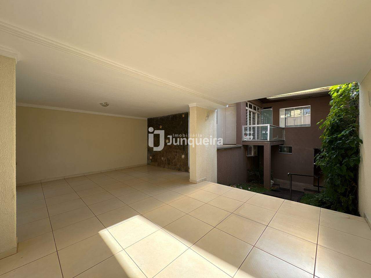 Casa à venda, 4 quartos, sendo 2 suítes, 2 vagas, no bairro Cidade Alta em Piracicaba - SP