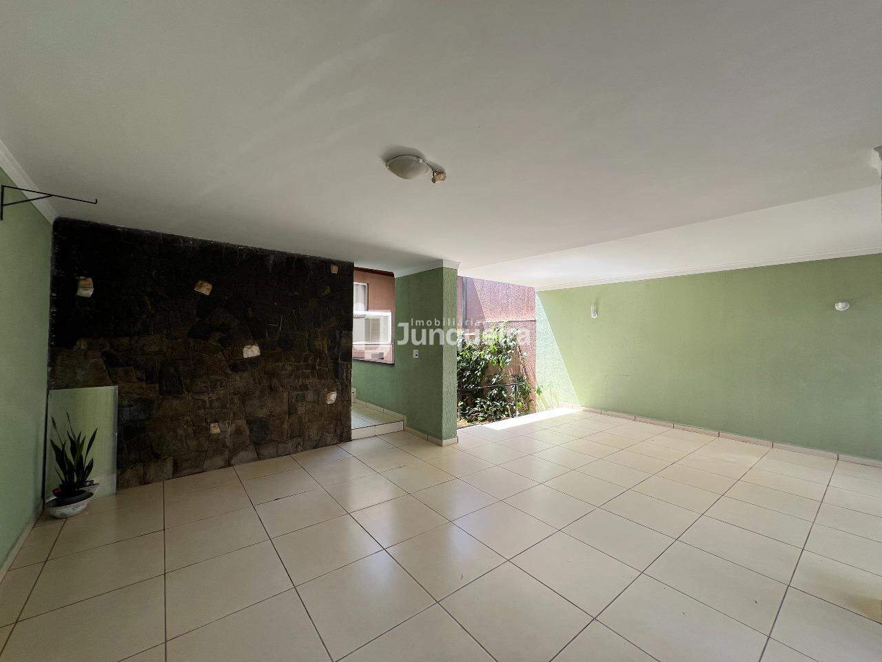 Casa à venda, 4 quartos, sendo 2 suítes, 2 vagas, no bairro Cidade Alta em Piracicaba - SP