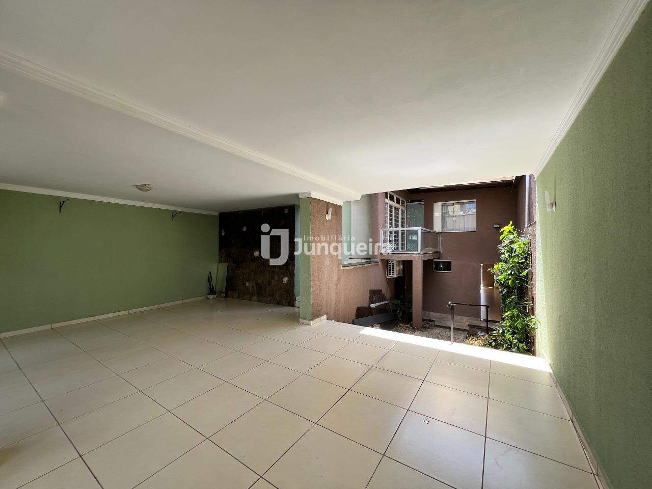 Casa à venda, 4 quartos, sendo 2 suítes, 2 vagas, no bairro Cidade Alta em Piracicaba - SP