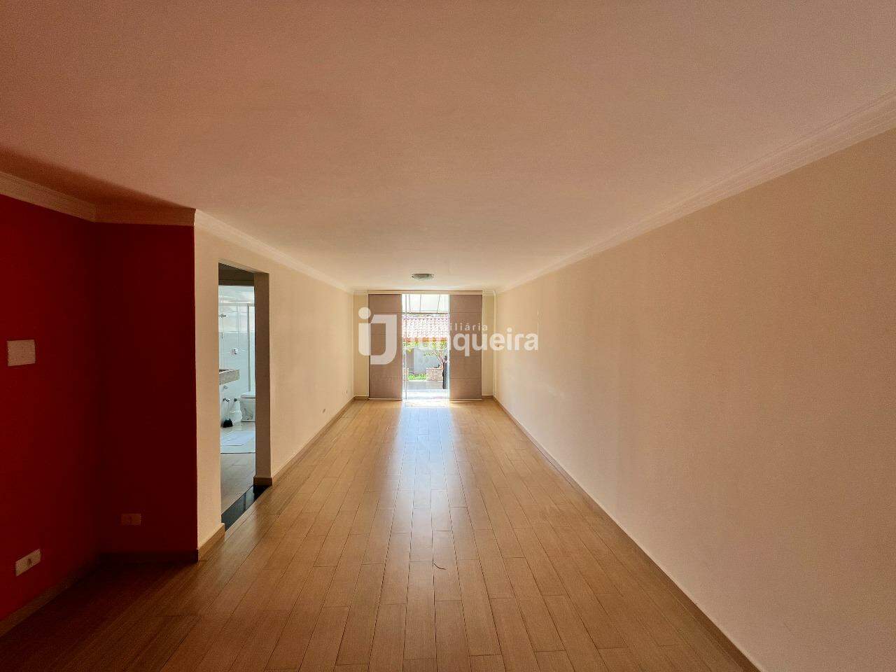 Casa à venda, 4 quartos, sendo 2 suítes, 2 vagas, no bairro Cidade Alta em Piracicaba - SP