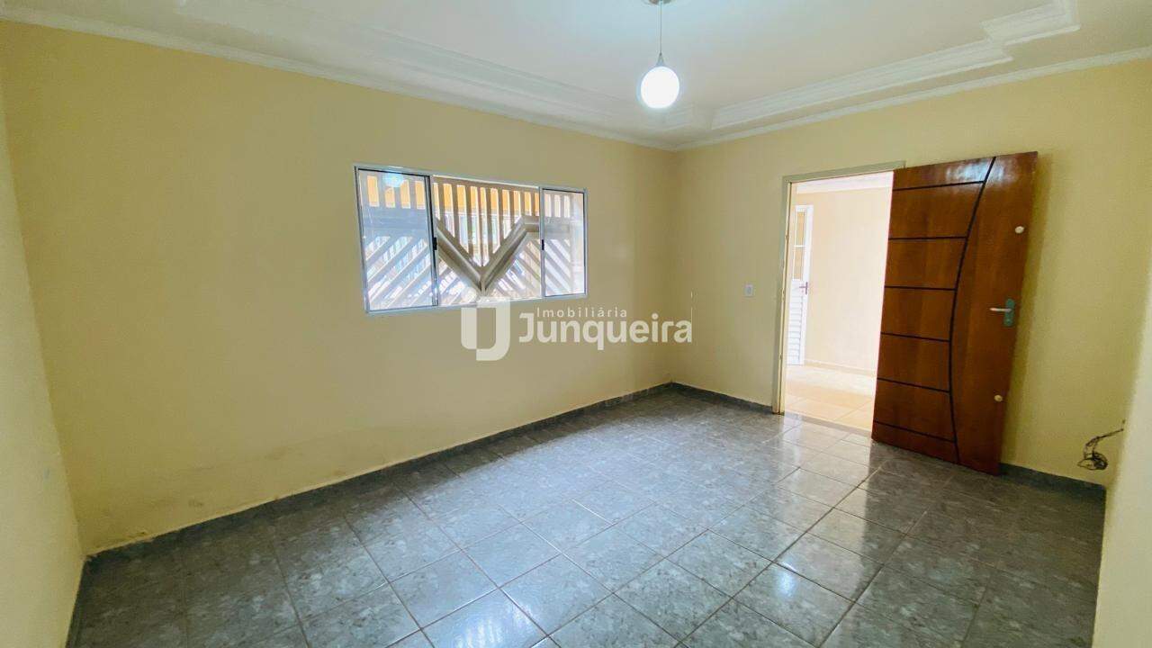 Casa à venda, 3 quartos, sendo 1 suíte, 2 vagas, no bairro Conjunto Residencial Mário Dedini em Piracicaba - SP