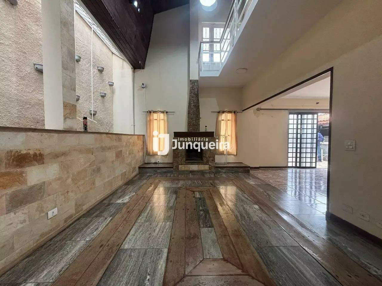 Casa para alugar, 3 quartos, sendo 1 suíte, 3 vagas, no bairro Centro em Piracicaba - SP