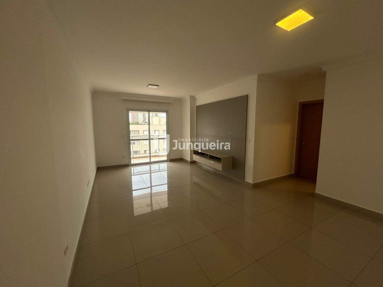 Apartamento à venda no San Victor, 3 quartos, sendo 1 suíte, 2 vagas, no bairro Cidade Alta em Piracicaba - SP