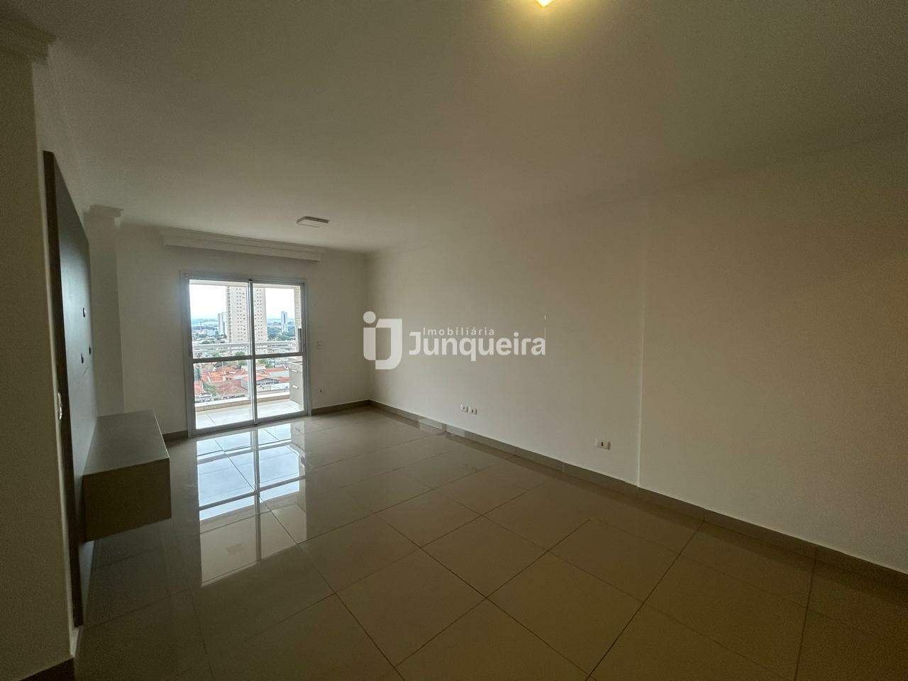 Apartamento à venda no San Victor, 3 quartos, sendo 1 suíte, 2 vagas, no bairro Cidade Alta em Piracicaba - SP