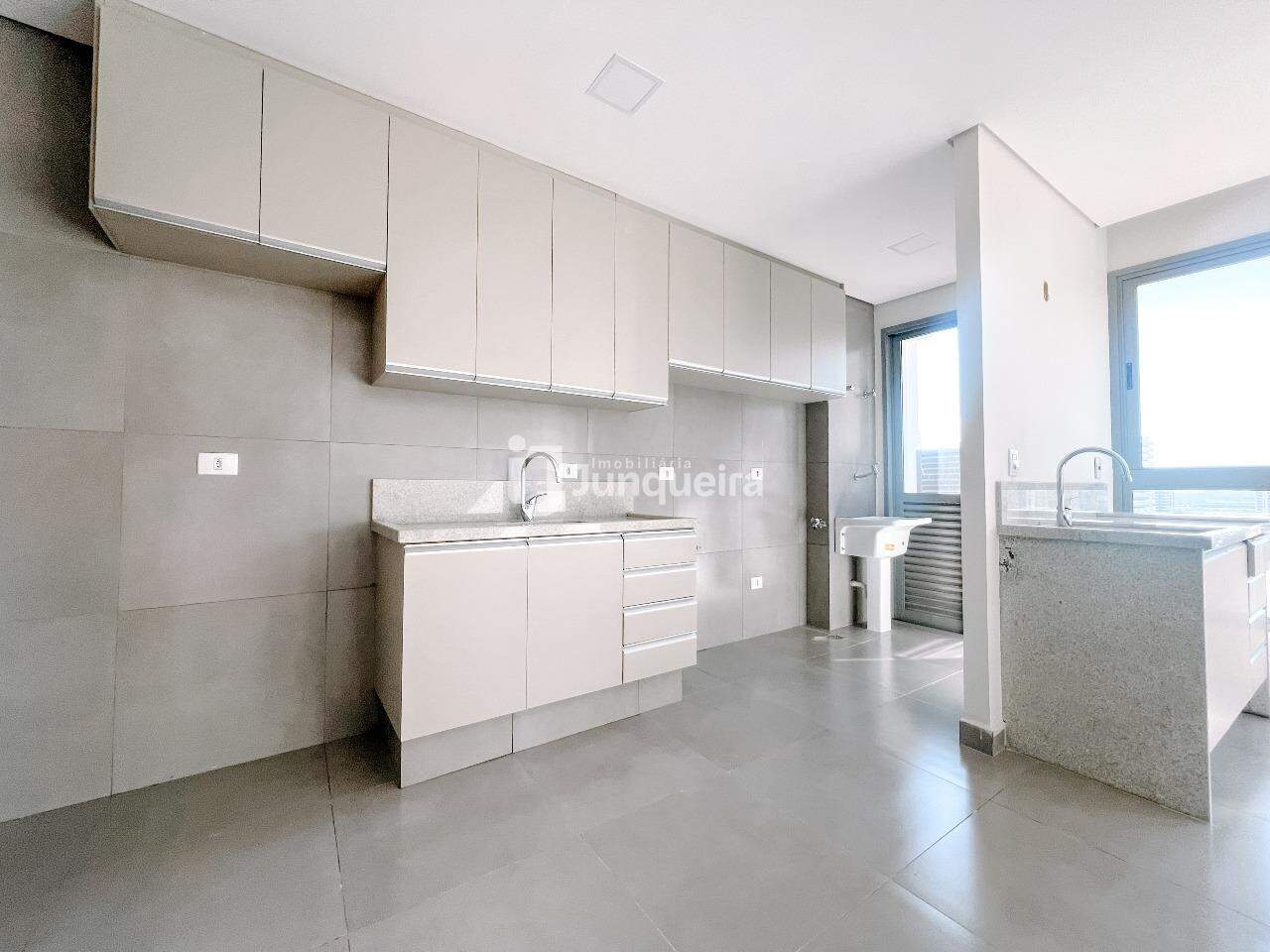 Apartamento à venda no Vista Queiroz, 2 quartos, sendo 2 suítes, 2 vagas, no bairro São Judas em Piracicaba - SP