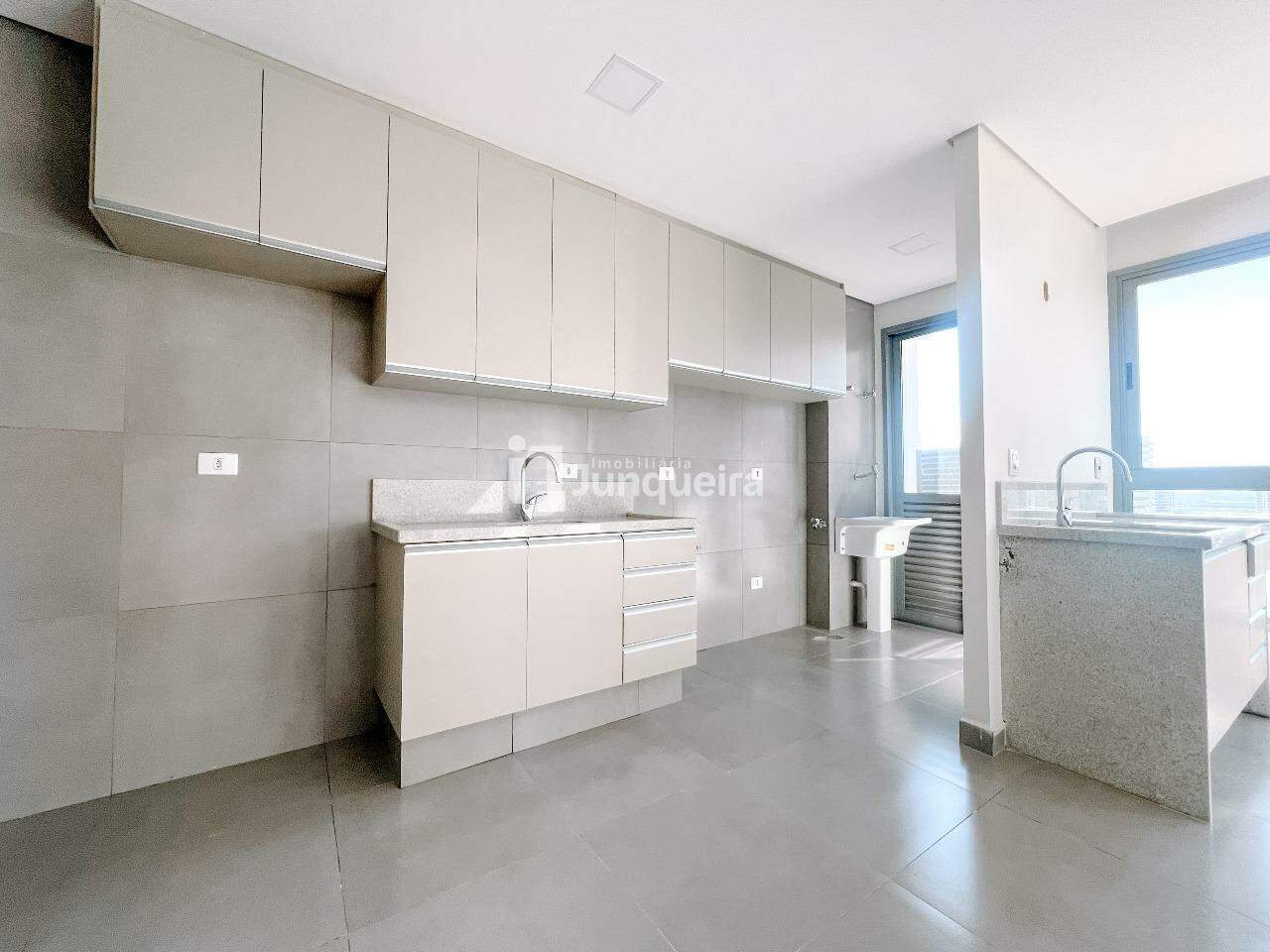 Apartamento à venda no Vista Queiroz, 2 quartos, sendo 2 suítes, 2 vagas, no bairro São Judas em Piracicaba - SP
