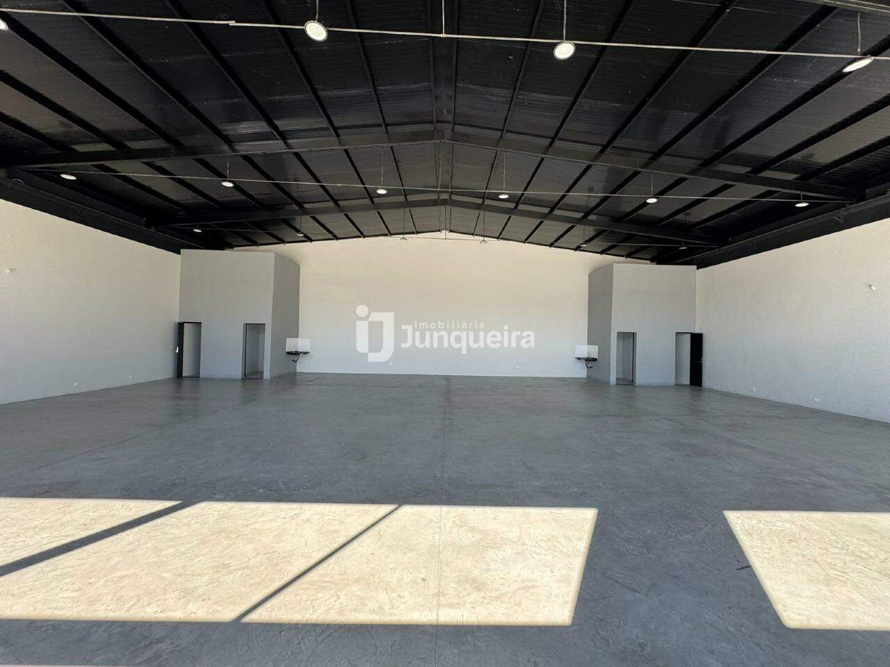 Salão para alugar, 4 vagas, no bairro Campestre em Piracicaba - SP