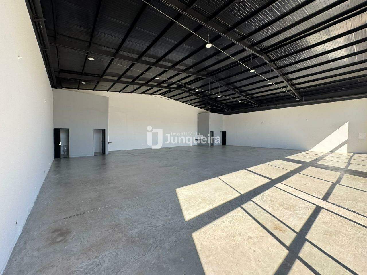 Salão para alugar, 4 vagas, no bairro Campestre em Piracicaba - SP