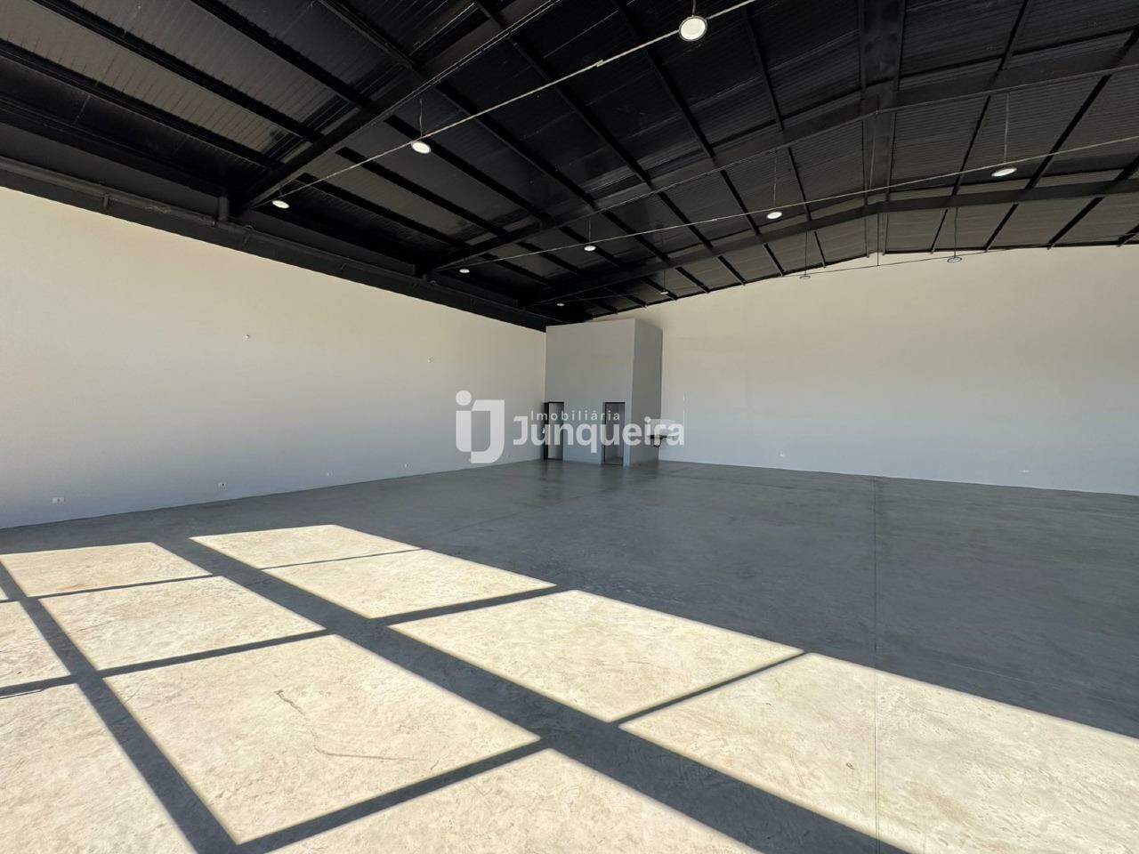 Salão para alugar, 4 vagas, no bairro Campestre em Piracicaba - SP