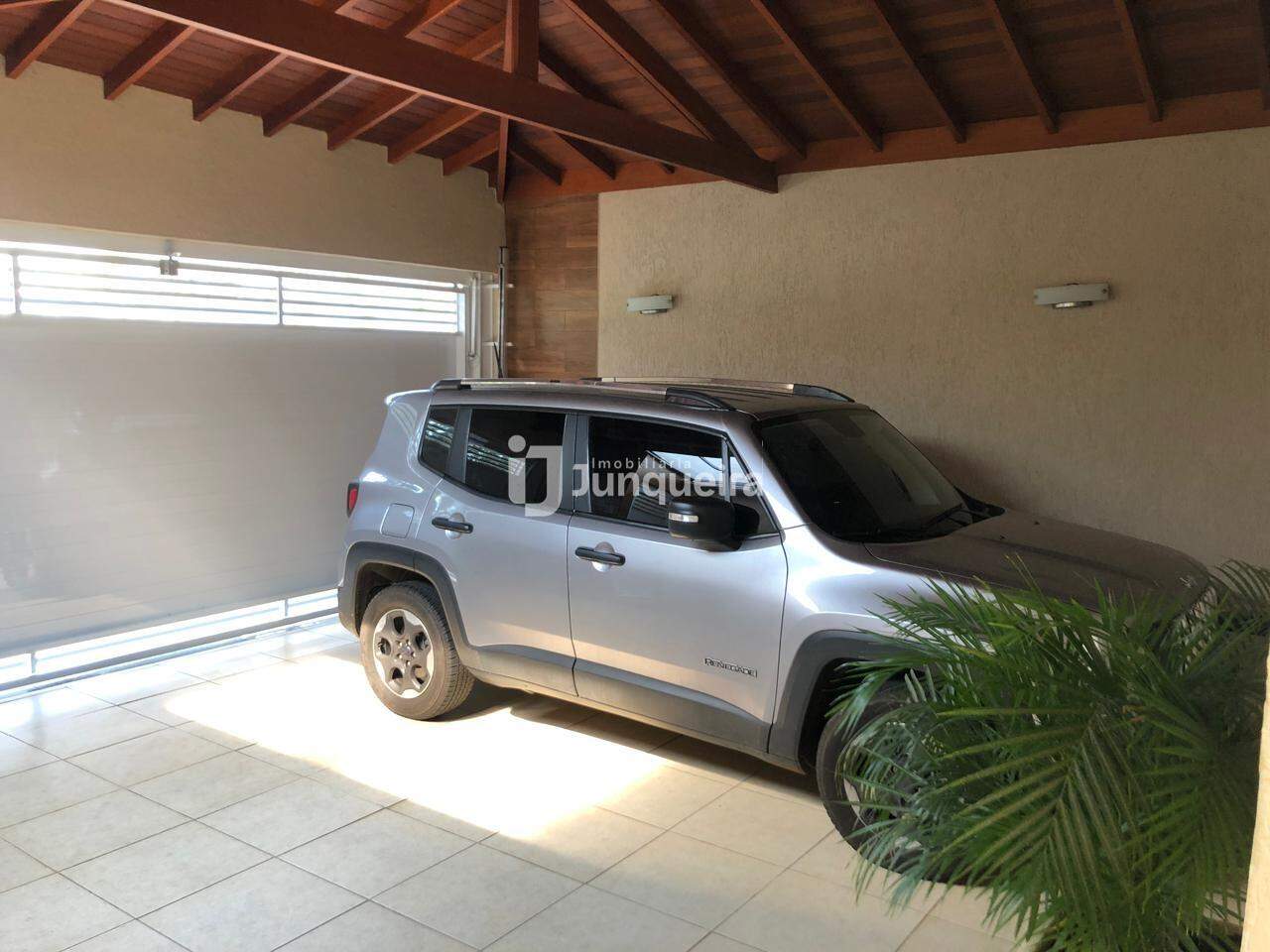 Casa à venda, 3 quartos, sendo 1 suíte, 2 vagas, no bairro Jardim Caxambu em Piracicaba - SP